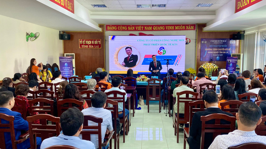 Sở Kế hoạch và Đầu tư phối hợp với Công ty cổ phần Công nghệ mới phát triển quốc tế KTS Việt Nam phổ biến tư duy chuyển đổi số giúp giảm chi phí và tăng doanh thu cho doanh nghiệp. Ảnh: Hà Duy Sở Kế hoạch và Đầu tư phối hợp với Công ty cổ phần Công nghệ mới phát triển quốc tế KTS Việt Nam phổ biến tư duy chuyển đổi số giúp giảm chi phí và tăng doanh thu cho doanh nghiệp. Ảnh: Hà Duy