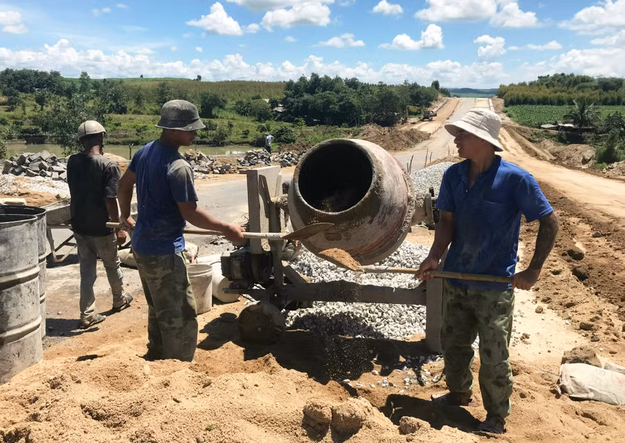 Huyện Đak Pơ củng cố hoàn thiện hạ tầng giao thông nông thôn. Ảnh: Nguyễn Hồng
