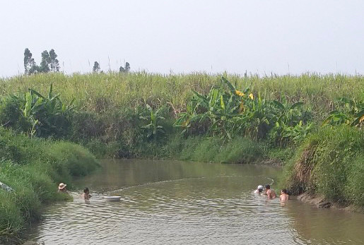 Mô hình nuôi cá nước ngọt tại xã Kông Lơng Khơng giúp các hộ dân sử dụng hiệu quả nguồn nước tưới còn góp phần phát triển kinh tế hộ gia đình. Ảnh: Minh Phương Mô hình nuôi cá nước ngọt tại xã Kông Lơng Khơng giúp các hộ dân sử dụng hiệu quả nguồn nước tưới còn góp phần phát triển kinh tế hộ gia đình. Ảnh: Minh Phương