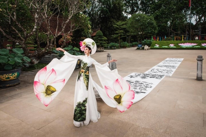 Chiêm ngưỡng bộ áo dài đặc biệt dài 20m ảnh 5 Chiêm ngưỡng bộ áo dài đặc biệt dài 20m ảnh 5