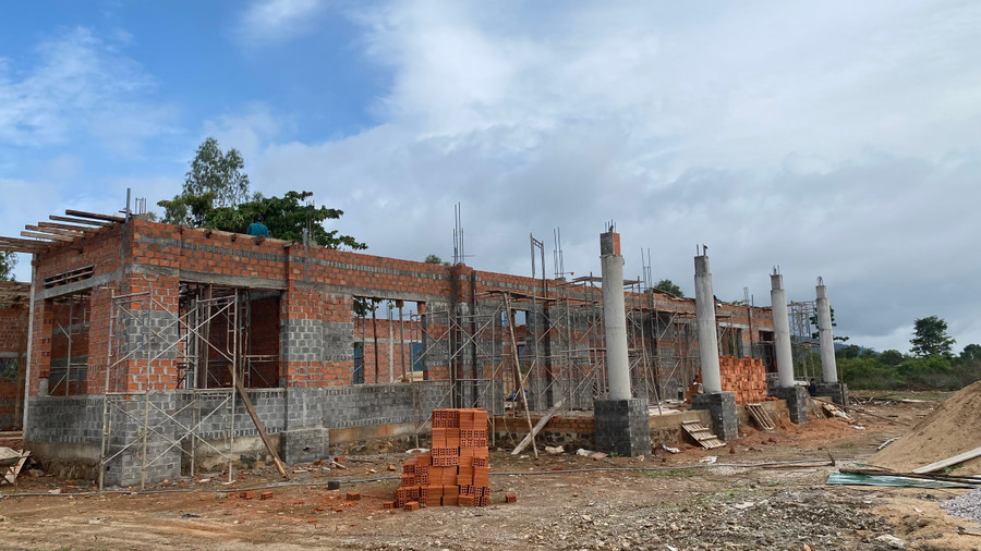 Đơn vị thi công đang tập trung nhân lực, vật liệu thi công công trình Nhà văn hóa thị trấn Ia Ly. Ảnh: Sơn Ca Đơn vị thi công đang tập trung nhân lực, vật liệu thi công công trình Nhà văn hóa thị trấn Ia Ly. Ảnh: Sơn Ca