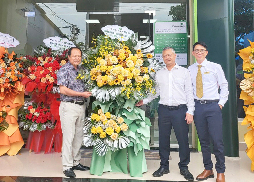 Phòng Giao dịch Đức Cơ là phòng giao dịch thứ 5 của Vietcombank Bắc Gia Lai đi vào hoạt động, đánh dấu bước phát triển mạng lưới sau 5 năm thành lập. Ảnh: T.Q.Đ Phòng Giao dịch Đức Cơ là phòng giao dịch thứ 5 của Vietcombank Bắc Gia Lai đi vào hoạt động, đánh dấu bước phát triển mạng lưới sau 5 năm thành lập. Ảnh: T.Q.Đ
