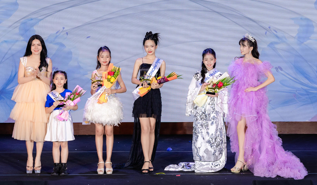 Ban tổ chức trao 18 giải phụ cho các thí sinh