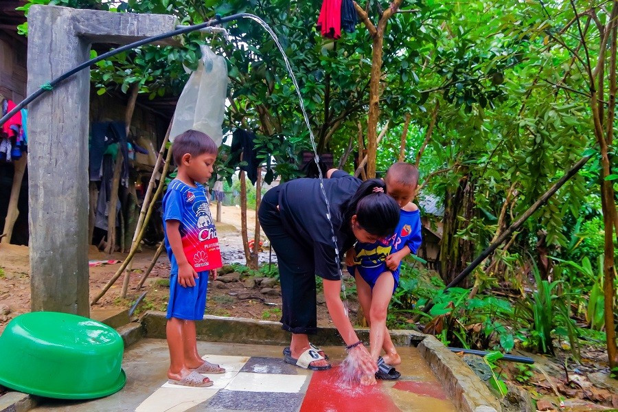 Công trình nước tự chảy do tỉnh Thừa Thiên Huế hỗ trợ người dân bản Sê Sáp, huyện Kà Lừm, tỉnh Sekong (Lào) Công trình nước tự chảy do tỉnh Thừa Thiên Huế hỗ trợ người dân bản Sê Sáp, huyện Kà Lừm, tỉnh Sekong (Lào)