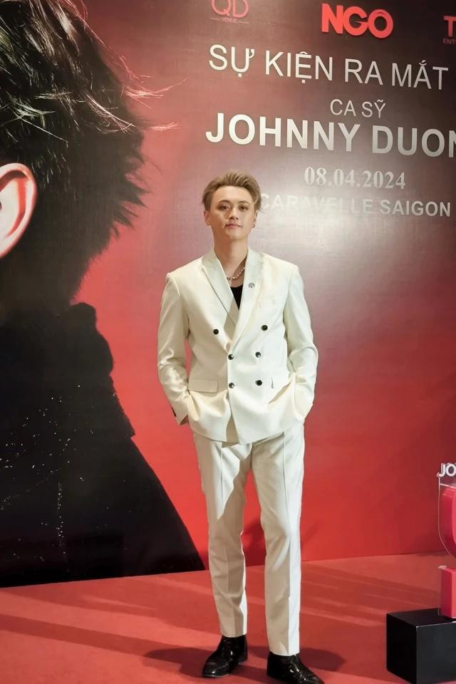 Johnny Dương được ca sĩ Ngọc Anh 3A hướng dẫn thanh nhạc Johnny Dương được ca sĩ Ngọc Anh 3A hướng dẫn thanh nhạc