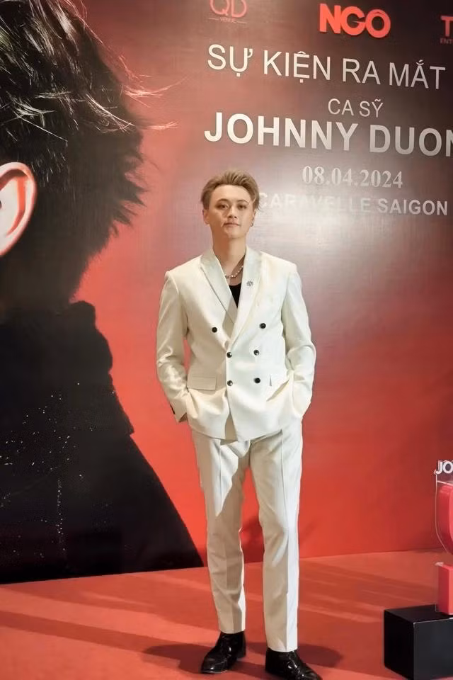 Johnny Dương được ca sĩ Ngọc Anh 3A hướng dẫn thanh nhạc