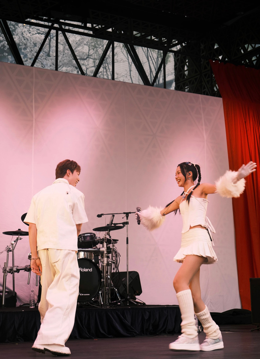 "Đây là chuyến lưu diễn nước ngoài đầu tiên của mình kể từ khi ra mắt với nghệ danh Giana. Đặc biệt hơn, mình còn có cơ hội được góp mặt tại một sự kiện ý nghĩa mang tính kết nối văn hóa giữa Việt Nam và Nhật Bản. Mình cảm thấy rất vui, vinh dự và biết ơn ban tổ chức đã tín nhiệm trao cho mình những cơ hội lớn như vậy. Mình nghĩ đây chính là động lực, là những cột mốc đáng nhớ để mình cố gắng thật nhiều trên hành trình âm nhạc sắp tới", Giana chia sẻ "Đây là chuyến lưu diễn nước ngoài đầu tiên của mình kể từ khi ra mắt với nghệ danh Giana. Đặc biệt hơn, mình còn có cơ hội được góp mặt tại một sự kiện ý nghĩa mang tính kết nối văn hóa giữa Việt Nam và Nhật Bản. Mình cảm thấy rất vui, vinh dự và biết ơn ban tổ chức đã tín nhiệm trao cho mình những cơ hội lớn như vậy. Mình nghĩ đây chính là động lực, là những cột mốc đáng nhớ để mình cố gắng thật nhiều trên hành trình âm nhạc sắp tới", Giana chia sẻ