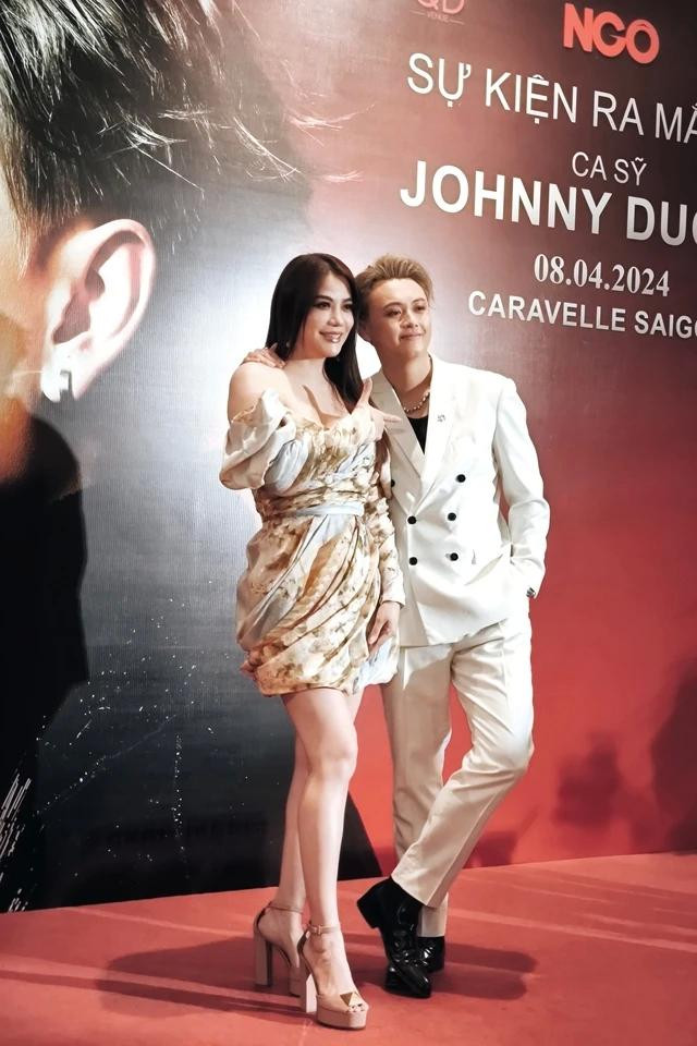 Trương Ngọc Ánh diện thiết kế gợi cảm và có phần trẻ trung đến chúc mừng Johnny Dương Trương Ngọc Ánh diện thiết kế gợi cảm và có phần trẻ trung đến chúc mừng Johnny Dương