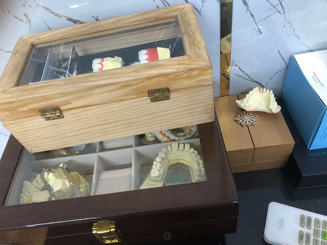 Mẫu răng sứ tại phòng khám nha khoa T.Đ ở đường Lạc Long Quân, P.10, Q.Tân Bình