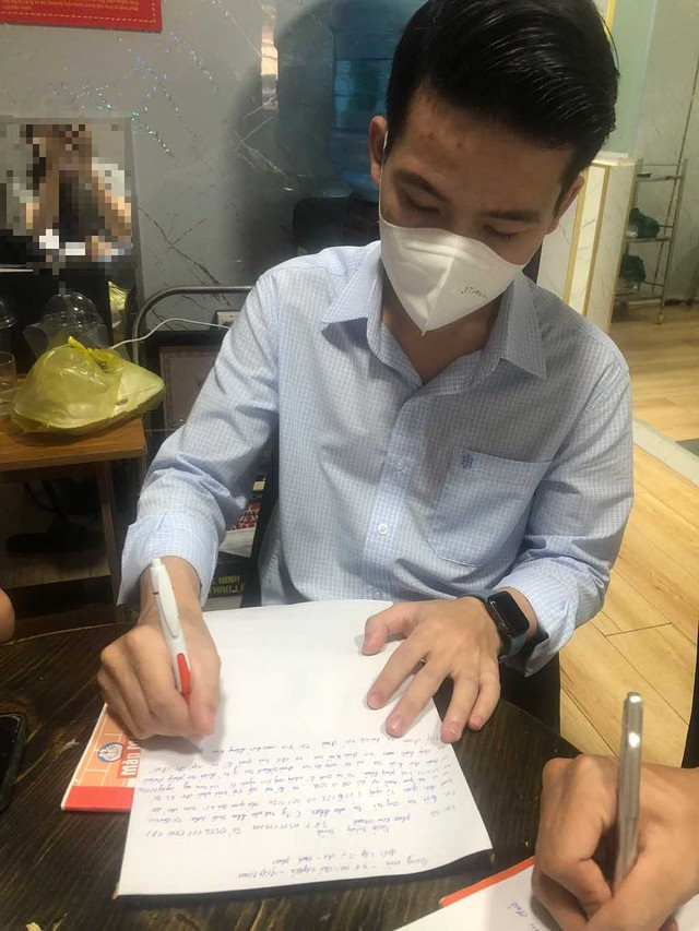 Ông P.N.Đ tường trình mình chỉ là phụ tá, trong khi trước đó ông xưng là BS, hằng ngày người này làm chính về răng sứ và cắm implant