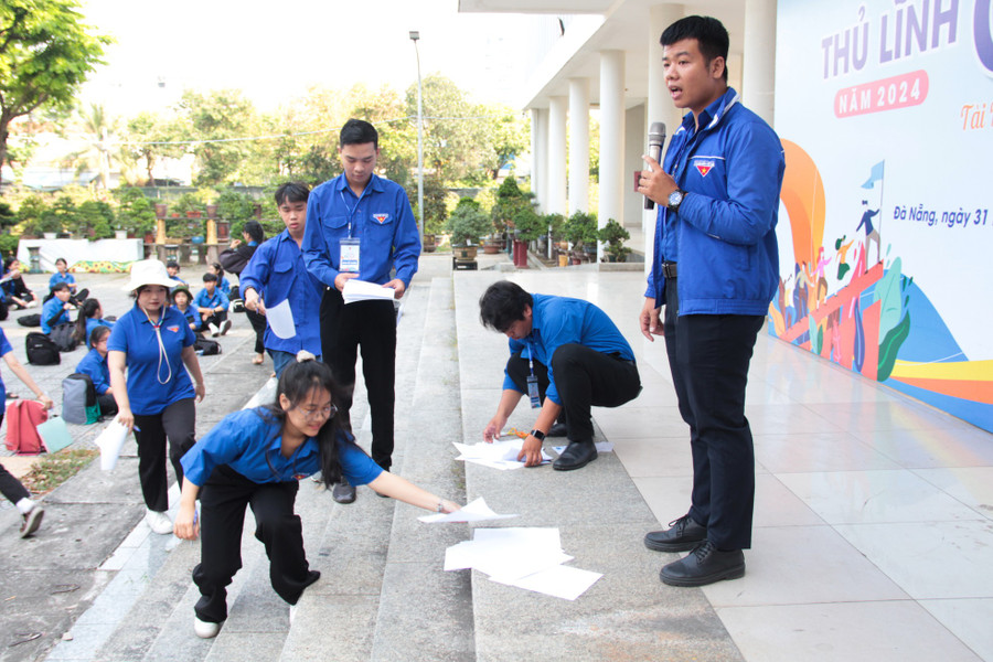Theo anh Lê Công Hùng - Phó Bí thư Thành Đoàn Đà Nẵng, Gen Z đối diện với nhiều cơ hội “đứng trên vai người khổng lồ” để phát triển bản thân, trở thành những hình mẫu thanh niên thế hệ mới phát triển toàn diện để tự tin hội nhập. Theo anh Lê Công Hùng - Phó Bí thư Thành Đoàn Đà Nẵng, Gen Z đối diện với nhiều cơ hội “đứng trên vai người khổng lồ” để phát triển bản thân, trở thành những hình mẫu thanh niên thế hệ mới phát triển toàn diện để tự tin hội nhập.