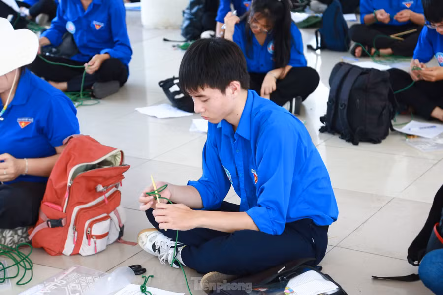 “Thủ lĩnh gen Z không chỉ xoay quanh các kỹ năng Đoàn – Hội truyền thống mà còn có nhiều hoạt động hỗ trợ các cán bộ Đoàn trường học phát triển các kỹ năng thực hành xã hội mới phục vụ cho việc xây dựng hành trang cá nhân, cũng như góp phần phát triển tổ chức Đoàn tại cơ sở với tinh thần chủ động, tích cực, sáng tạo, dám dấn thân để trưởng thành”, anh Hùng nói.