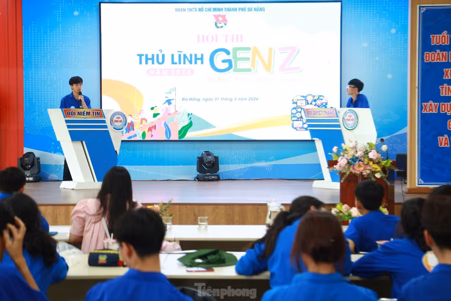 Qua các vòng thi kỹ năng, 10 thí sinh có kết quả cao nhất tranh tài trong phần thi tranh biện về các vấn đề trong học đường và xã hội hiện nay theo góc độ trình bày “Ủng hộ” và “Không ủng hộ”. Đồng thời, các thủ lĩnh đã trình bày những sáng kiến, ý tưởng, mô hình hay trong công tác Đoàn và trong trào thanh niên trường học.