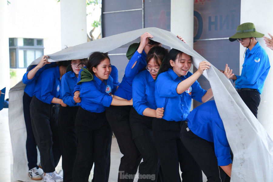 Ban Tổ chức đã trao một Giải Nhất, một Giải Nhì, 2 Giải Ba và 3 Giải Khuyến khích toàn đoàn cho các đơn vị quận, huyện Đoàn; trao Bằng khen và cúp cho Top 10 thí sinh xuất sắc nhất và trao Giấy chứng nhận cho 70 thí sinh tham gia tốt các nội dung trong Hội thi. Ban Tổ chức đã trao một Giải Nhất, một Giải Nhì, 2 Giải Ba và 3 Giải Khuyến khích toàn đoàn cho các đơn vị quận, huyện Đoàn; trao Bằng khen và cúp cho Top 10 thí sinh xuất sắc nhất và trao Giấy chứng nhận cho 70 thí sinh tham gia tốt các nội dung trong Hội thi.