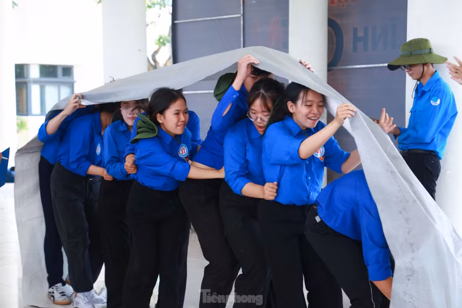 Ban Tổ chức đã trao một Giải Nhất, một Giải Nhì, 2 Giải Ba và 3 Giải Khuyến khích toàn đoàn cho các đơn vị quận, huyện Đoàn; trao Bằng khen và cúp cho Top 10 thí sinh xuất sắc nhất và trao Giấy chứng nhận cho 70 thí sinh tham gia tốt các nội dung trong Hội thi.