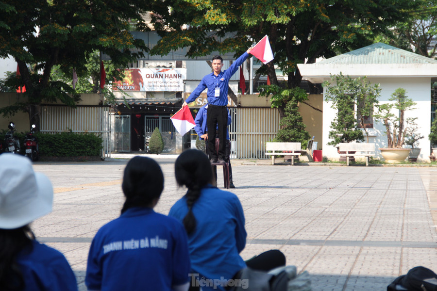 Sân chơi là cơ hội để các thủ lĩnh gen Z giao lưu, học hỏi, củng cố kiến thức, nghiệp vụ, kỹ năng trong công tác đoàn và phong trào thanh niên trường học. Sân chơi là cơ hội để các thủ lĩnh gen Z giao lưu, học hỏi, củng cố kiến thức, nghiệp vụ, kỹ năng trong công tác đoàn và phong trào thanh niên trường học.