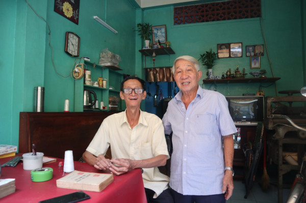 Ông Rạng và ông Chu Đức Thịnh, Tổ trưởng Tổ 195, phường Võ Thị Sáu, Quận 3, TP Hồ Chí Minh.