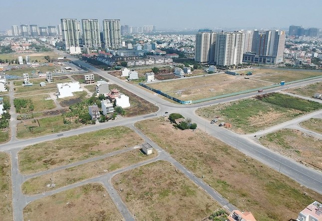 Thị trường bất động sản sẽ khởi sắc hơn khi Luật Đất đai có hiệu lực sớm.