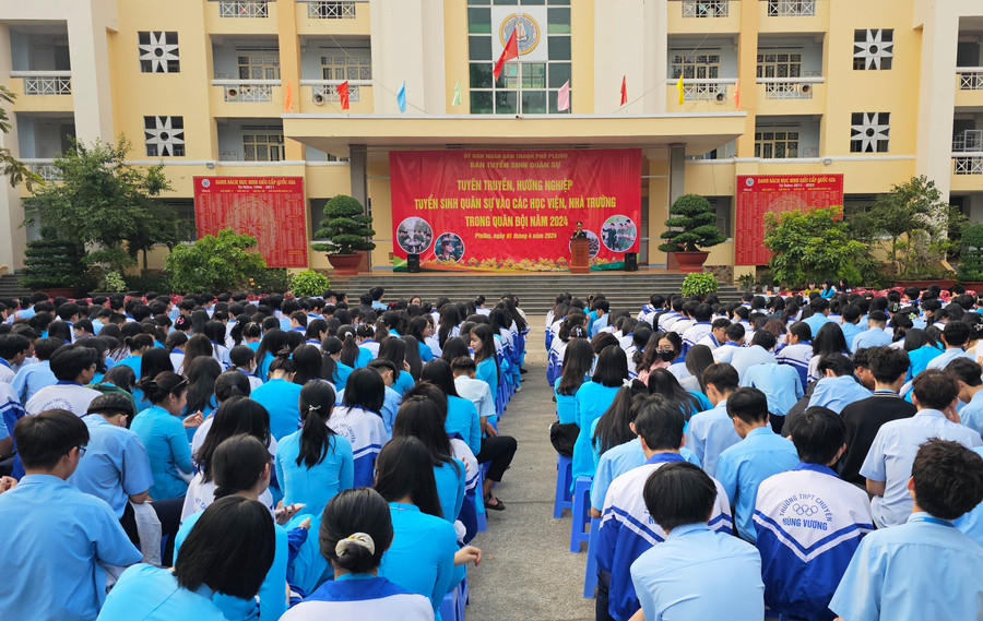 Quang cảnh buổi tuyên truyền. Ảnh: Bá Bính