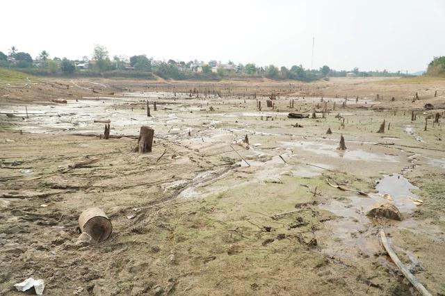 Hồ thủy lợi C3 cạn nước do hạn hán