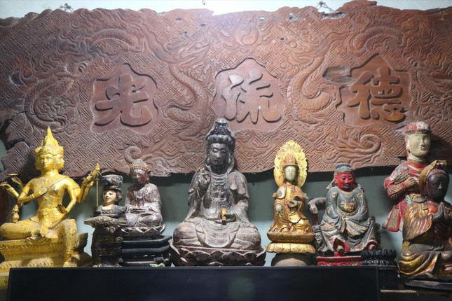 Một góc bộ sưu tập tượng cổ liên quan đến tôn giáo, tín ngưỡng của ông Trần Thái Bình.