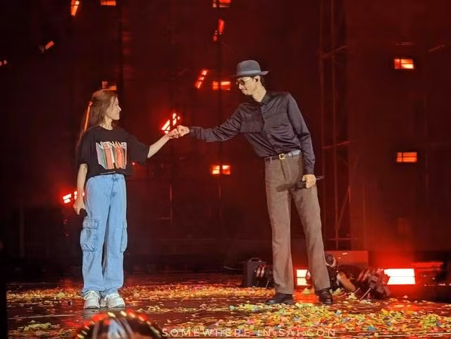 Đen Vâu từng xuất hiện trong đêm nhạc riêng của nữ ca sĩ sinh năm 1988 khiến dân mạng xôn xao