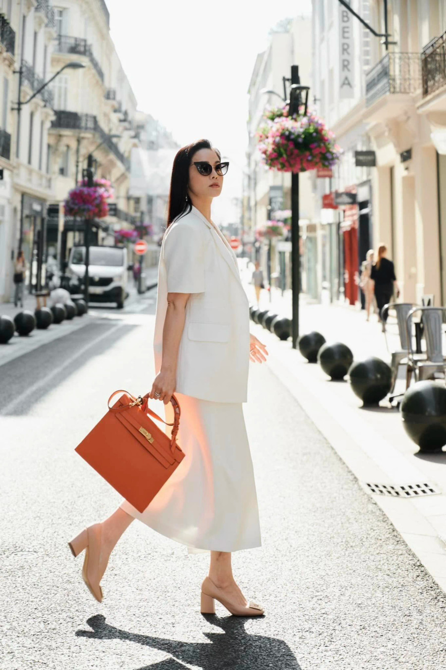 Nhật Kim Anh bất ngờ khi gần đây, bộ phim Lưới trời mà cô từng tham gia vai nhỏ được khán giả hải ngoại nhắc đến. Thậm chí, nhiều người còn nhận xét nhân vật Hạnh mà nữ diễn viên 8X thủ vai cũng ấn tượng không kém vai Thị Bình trong Tiếng sét trong mưa Nhật Kim Anh bất ngờ khi gần đây, bộ phim Lưới trời mà cô từng tham gia vai nhỏ được khán giả hải ngoại nhắc đến. Thậm chí, nhiều người còn nhận xét nhân vật Hạnh mà nữ diễn viên 8X thủ vai cũng ấn tượng không kém vai Thị Bình trong Tiếng sét trong mưa