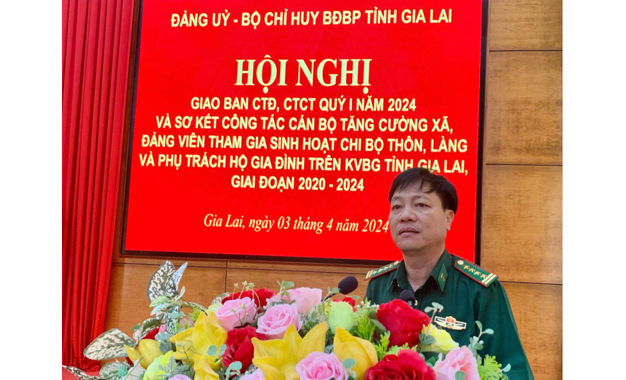 Đại tá Nguyễn Văn Nghị-Phó Chính ủy Bộ đội Biên phòng tỉnh phát biểu tại hội nghị. Ảnh: K.Q