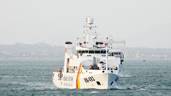 Tàu kiểm ngư KN-491 lên đường làm nhiệm vụ.