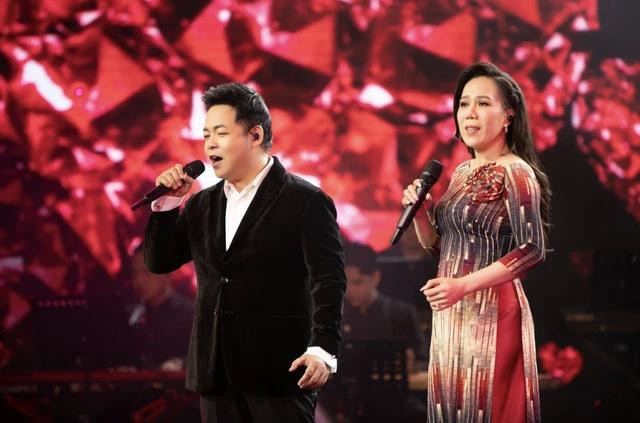 Dù song ca với nhiều nữ ca sĩ nhưng Quang Lê khẳng định anh trình diễn ăn ý nhất với Mai Thiên Vân và Lệ Quyên Dù song ca với nhiều nữ ca sĩ nhưng Quang Lê khẳng định anh trình diễn ăn ý nhất với Mai Thiên Vân và Lệ Quyên