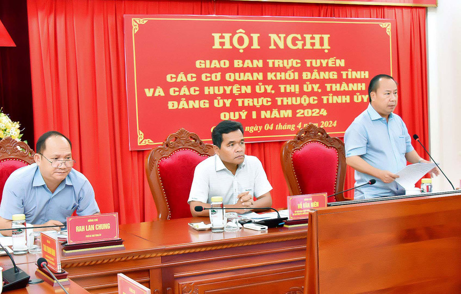 Phó Bí thư Thường trực Tỉnh ủy, Trưởng đoàn đại biểu Quốc hội tỉnh Châu Ngọc Tuấn phát biểu tại hội nghị. Ảnh: Đ.T