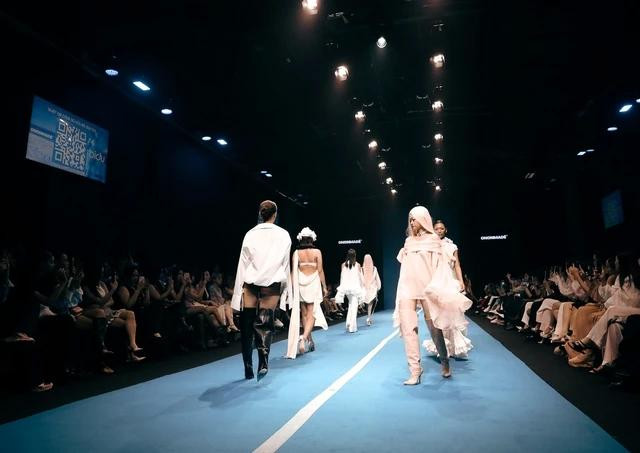 Sàn diễn CLP 7 thêm phần hấp dẫn và thu hút tín đồ thời trang với trải nghiệm tính năng mua sắm độc đáo tại sàn diễn See now, buy now thông qua ứng dụng mua sắm thời trang và làm đẹp Bidu Sàn diễn CLP 7 thêm phần hấp dẫn và thu hút tín đồ thời trang với trải nghiệm tính năng mua sắm độc đáo tại sàn diễn See now, buy now thông qua ứng dụng mua sắm thời trang và làm đẹp Bidu