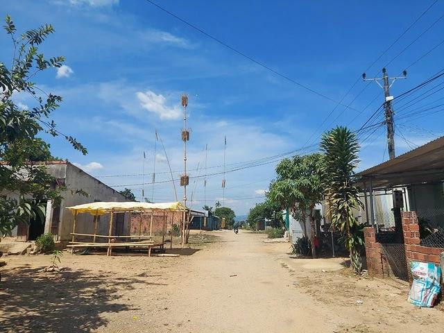 Những cây nêu không còn để cúng tế &quot;ma rừng&quot; mà chỉ xuất hiện trong các lễ hội truyền thống