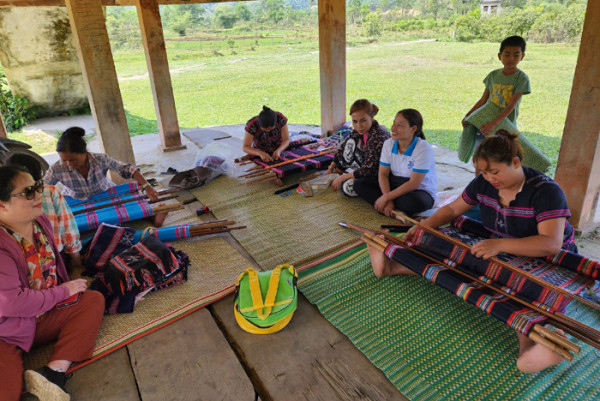 Giấc mơ hồi sinh vùng đất chết của bà con nơi đây đang dần thành hiện thực. Giấc mơ hồi sinh vùng đất chết của bà con nơi đây đang dần thành hiện thực.