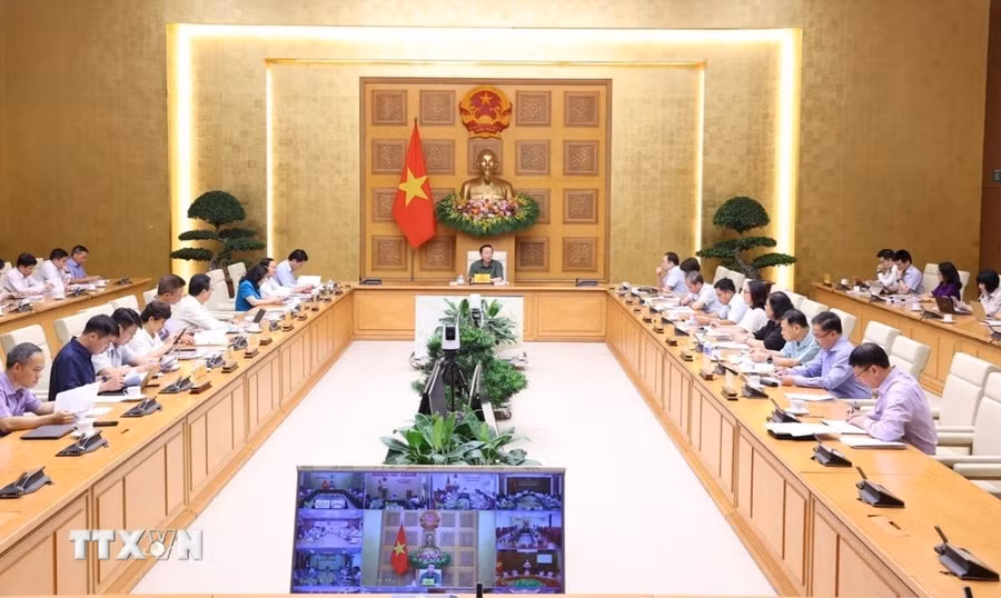 Phó Thủ tướng Trần Hồng Hà chủ trì cuộc họp. (Ảnh: Văn Điệp/TTXVN)