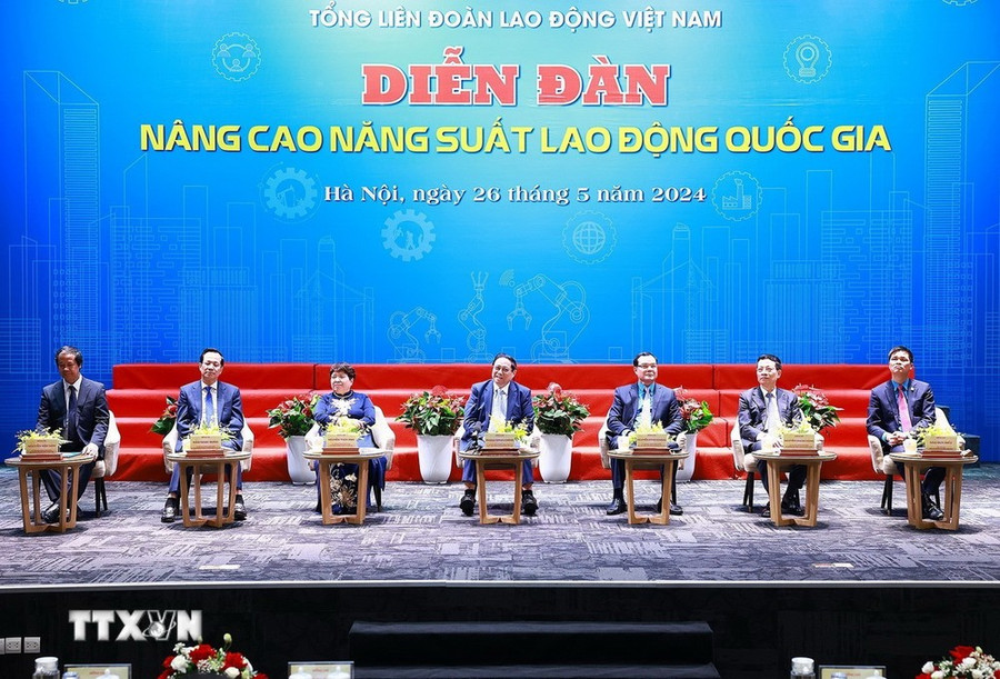 Thủ tướng Phạm Minh Chính và các đại biểu tham dự Diễn đàn Nâng cao Năng suất Lao động Quốc gia năm 2024. (Ảnh: Dương Giang/TTXVN) Thủ tướng Phạm Minh Chính và các đại biểu tham dự Diễn đàn Nâng cao Năng suất Lao động Quốc gia năm 2024. (Ảnh: Dương Giang/TTXVN)
