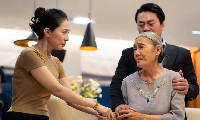 Trong Lật mặt 7, Minh Khuê vào vai vợ của nhân vật do Trương Minh Cường đóng Trong Lật mặt 7, Minh Khuê vào vai vợ của nhân vật do Trương Minh Cường đóng