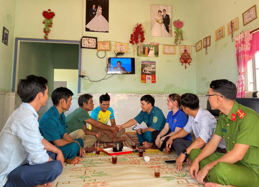 Ban Chỉ huy Quân sự xã Ia Pia tham mưu thực hiện quy trình 2 gặp 4 biết trong công tác tuyển chọn, gọi công dân nhập ngũ. Ảnh: P.D Ban Chỉ huy Quân sự xã Ia Pia tham mưu thực hiện quy trình 2 gặp 4 biết trong công tác tuyển chọn, gọi công dân nhập ngũ. Ảnh: P.D