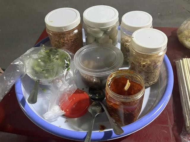 Những nguyên liệu đơn giản do chính tay bà Tám tự làm Những nguyên liệu đơn giản do chính tay bà Tám tự làm