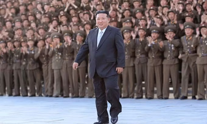 Nhà lãnh đạo Triều Tiên Kim Jong-un trong chuyến thăm Học viện Khoa học Quốc phòng ngày 28-5. Ảnh: Rodong Sinmun