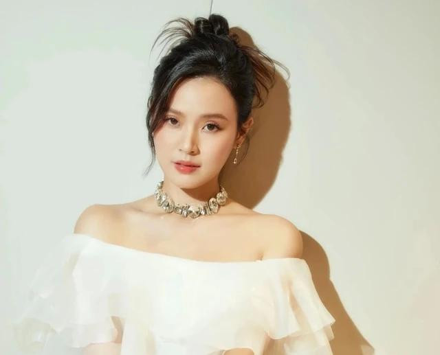 Midu đề nghị cơ quan chức năng xử lý hai kênh mạng xã hội vì đưa thông tin sai sự thật về mình Midu đề nghị cơ quan chức năng xử lý hai kênh mạng xã hội vì đưa thông tin sai sự thật về mình
