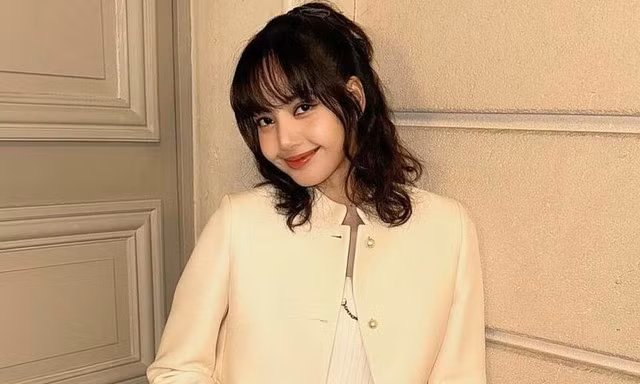 Lisa hiện đang được cho là hẹn hò Frederic Arnault - con trai tỉ phú giàu nhất thế giới Bernard Arnault. Lisa hiện đang được cho là hẹn hò Frederic Arnault - con trai tỉ phú giàu nhất thế giới Bernard Arnault.