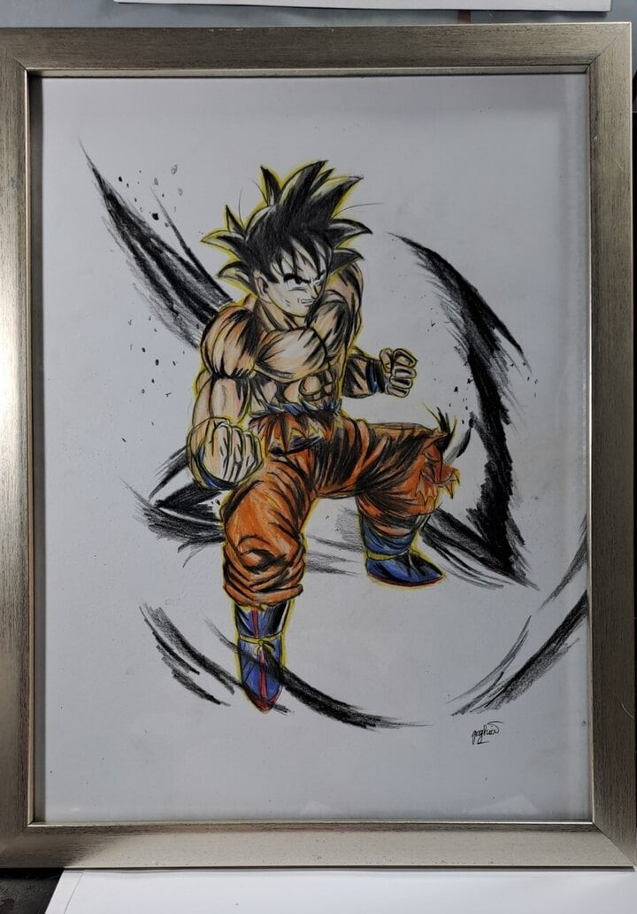 Vẽ tranh hoạt hình cũng là thế mạnh của cậu bé.