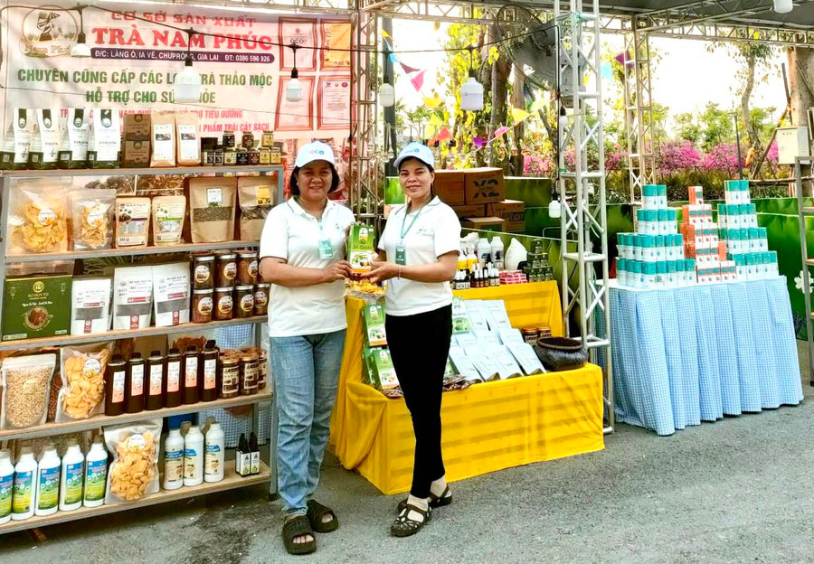 Việc tham gia các chương trình hội chợ sẽ giúp các hợp tác xã, cơ sở sản xuất nhỏ có cơ hội tìm kiếm và mở rộng thị trường (ảnh đơn vị cung cấp). Việc tham gia các chương trình hội chợ sẽ giúp các hợp tác xã, cơ sở sản xuất nhỏ có cơ hội tìm kiếm và mở rộng thị trường (ảnh đơn vị cung cấp).