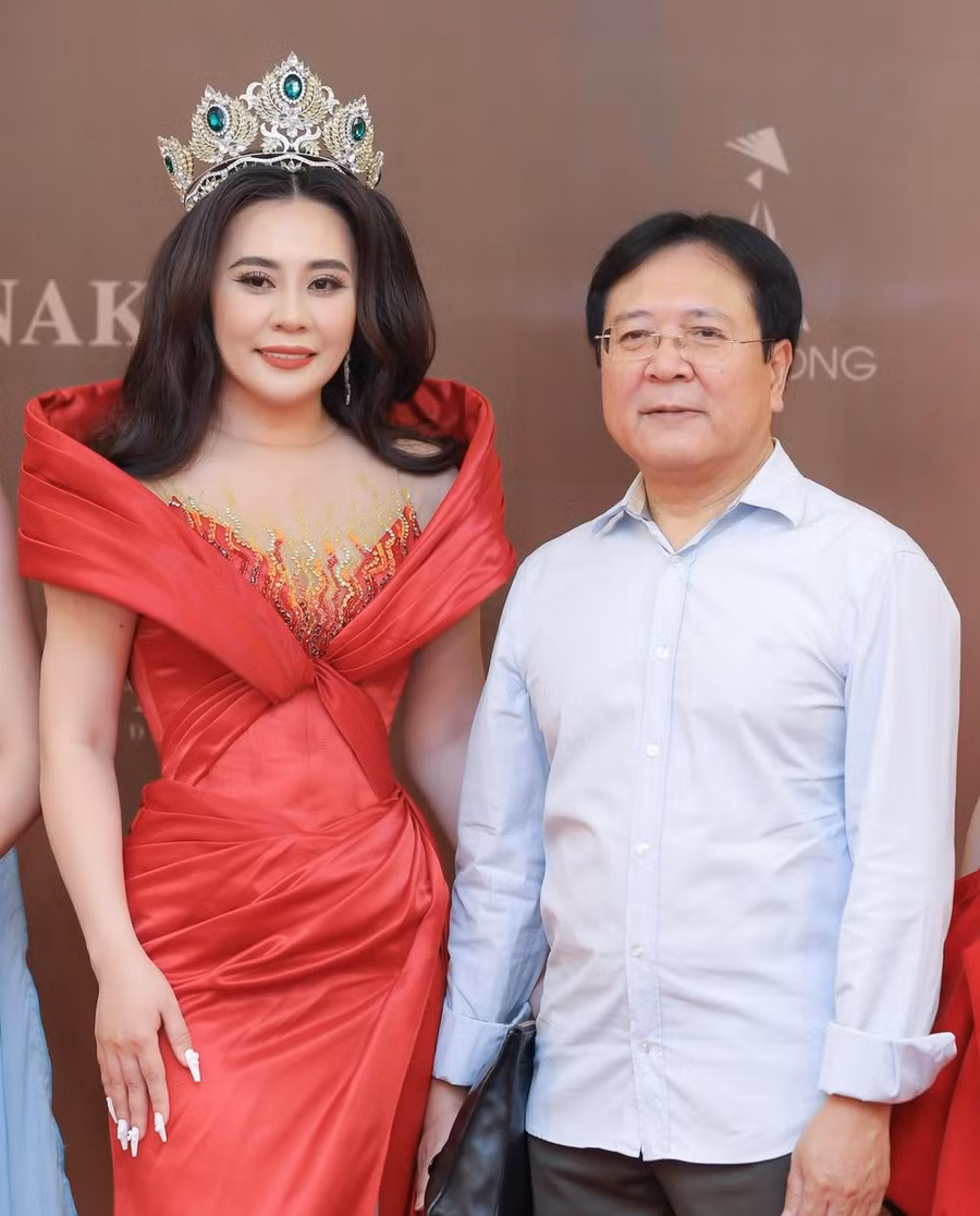 Trưởng ban tổ chức Phan Kim Oanh và Nghệ sỹ nhân dân, giám khảo Vương Duy Biên. (Ảnh: BTC)