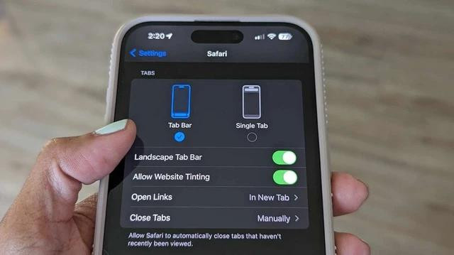 Chọn mục Tab Bar để đưa thanh địa chỉ xuống phía dưới trình duyệt Safari