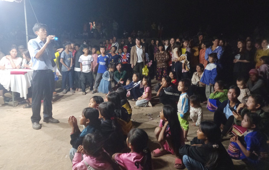 Đông đảo bà con tham gia tại buổi tuyên truyền. Ảnh: Kim Ngọc Đông đảo bà con tham gia tại buổi tuyên truyền. Ảnh: Kim Ngọc