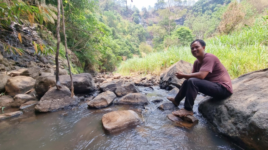 Đến nơi đây, du khách có thể ngồi nghỉ trên những phiến đá nằm dưới những bóng cây rừng, lắng nghe tiếng nước chảy, tiếng chim hót sẽ thấy lòng thanh thản, mọi mệt nhọc thường ngày dường như được xua tan. Đến nơi đây, du khách có thể ngồi nghỉ trên những phiến đá nằm dưới những bóng cây rừng, lắng nghe tiếng nước chảy, tiếng chim hót sẽ thấy lòng thanh thản, mọi mệt nhọc thường ngày dường như được xua tan.