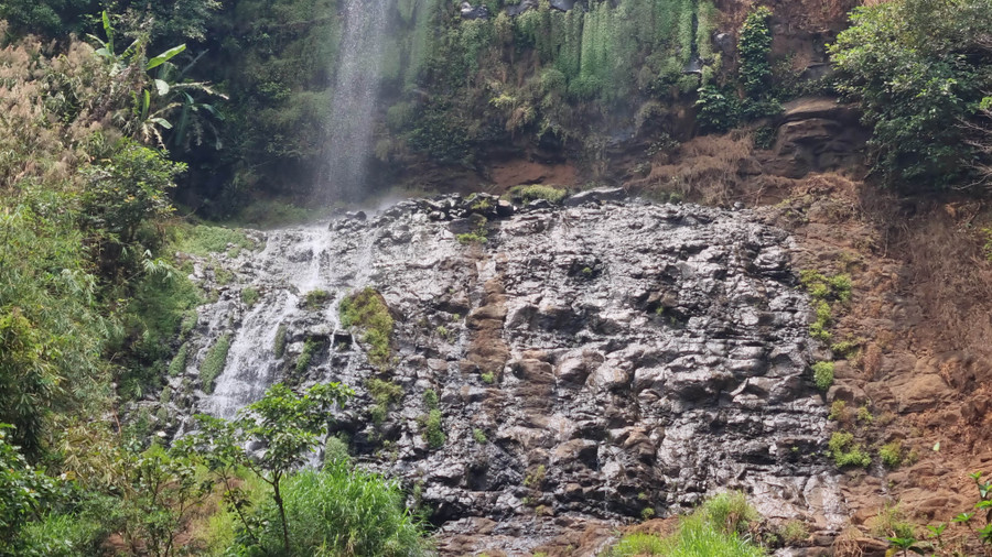 Thác Đôi được mệnh danh là ngọn thác cao và đẹp. Thác Đôi được mệnh danh là ngọn thác cao và đẹp.