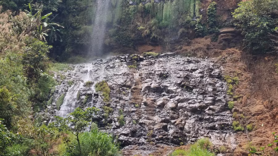 Thác Đôi được mệnh danh là ngọn thác cao và đẹp.